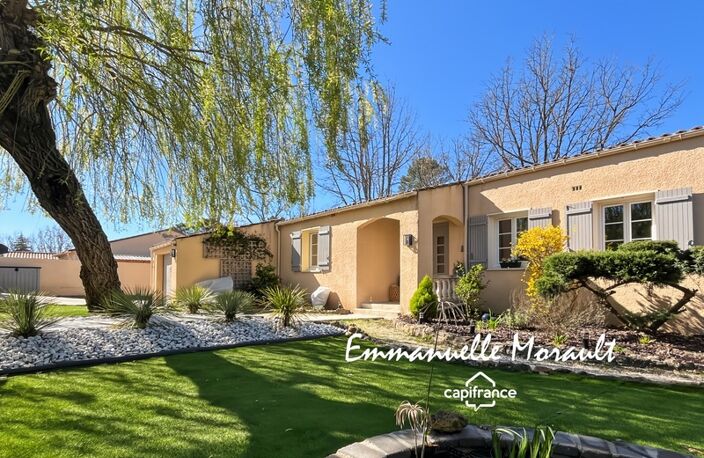 Villa de plain-pied avec piscine à BAGNOLS EN FORET (83) — photo 5