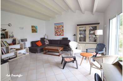 Maison 5 pièces 2500 €