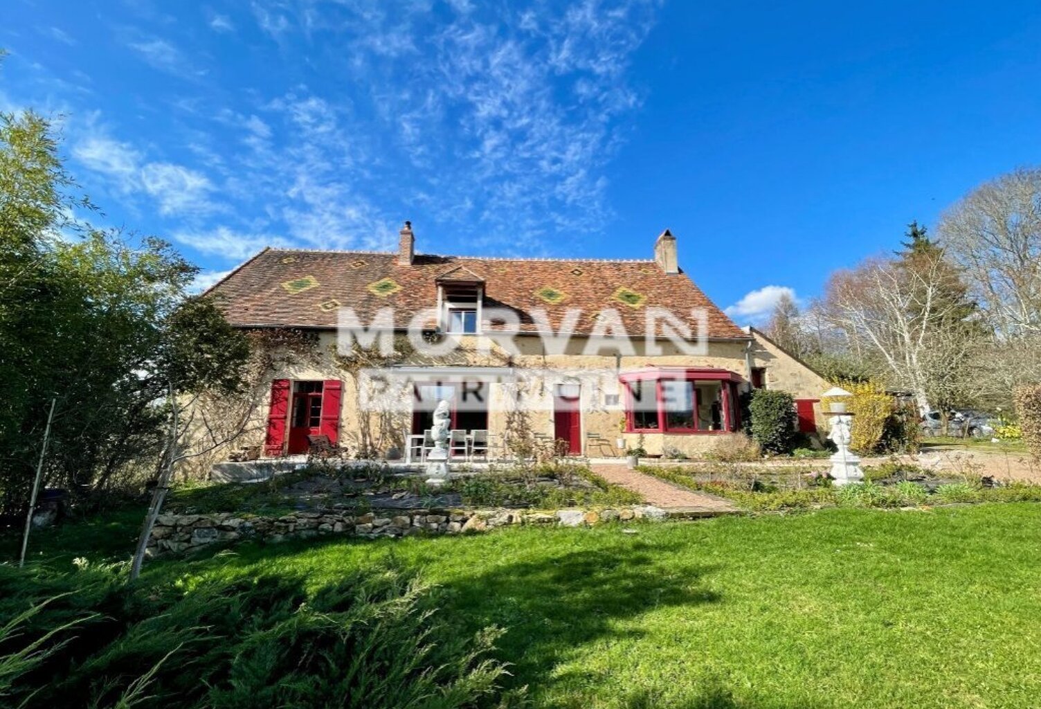 L'Élégance d'un Ancien Presbytère au Cœur du Morvan — photo 1