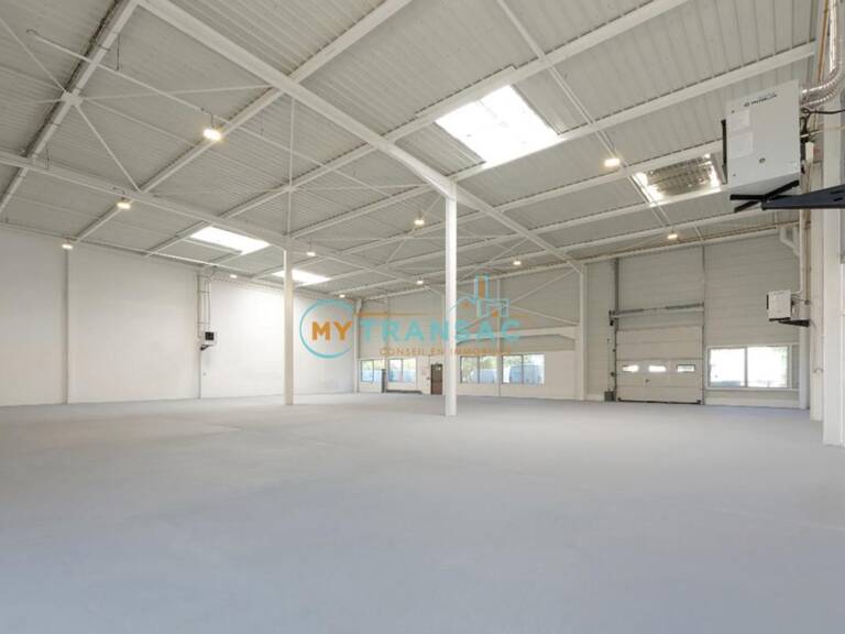 Blanc-Mesnil A LOUER Entrepôt de 740m² — photo 1