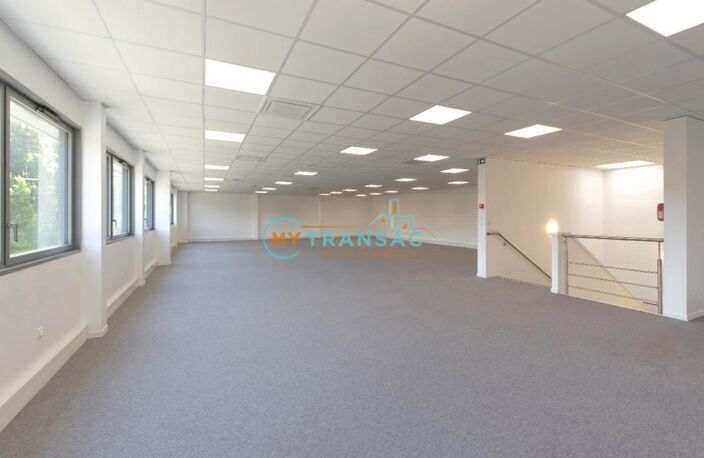 Blanc-Mesnil A LOUER Entrepôt de 1 321m² — photo 4
