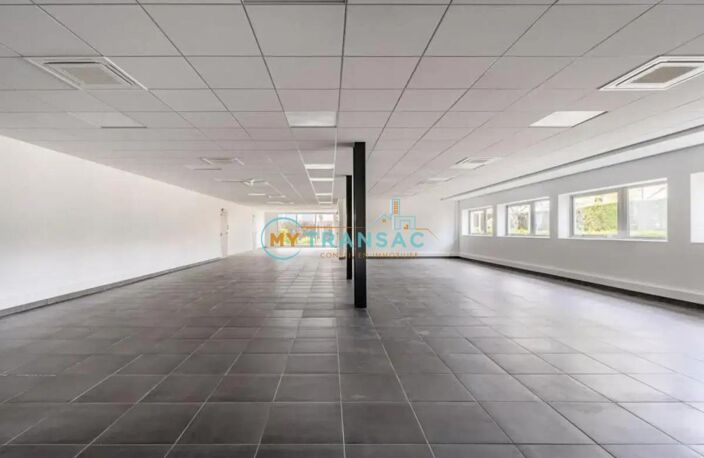 A LOUER  2 361 m² de locaux d’activités à BEZONS — photo 4