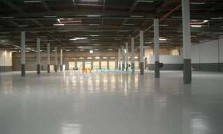 Local industriel  4272 m² à louer à Les Ulis (91940)