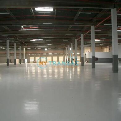 Local industriel  49840 €