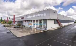 Local industriel  8577 m² à louer à Les Ulis (91940)