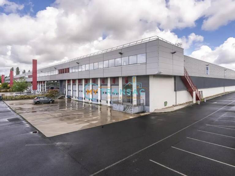 LES ULIS 8 577 m² d’entrepôt traversant disponibles — photo 1