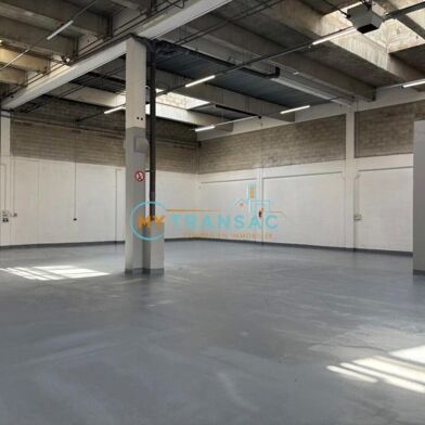 Local industriel  4897 €