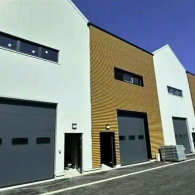 Local industriel  3208 €