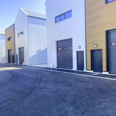 Local industriel  2456 €