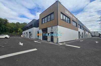 MY TRANSAC vous propose à la location une cellule d'activité de 329 m² avec entrepôt et bureaux possibles sur la commune de Neuilly-Plaisance. Idéal petite PME ou Artisan — photo du bien