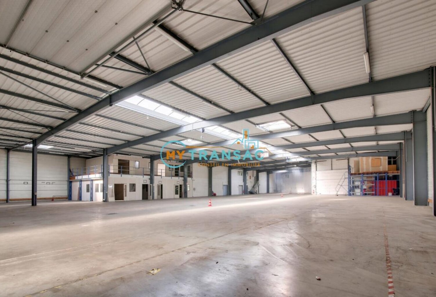Tremblay-en-France A LOUER 3 384m² sur un foncier de 7 512m² — photo 1