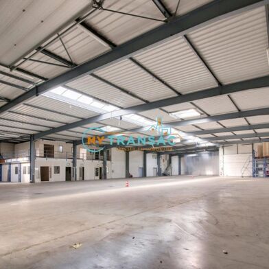 Local industriel  32430 €