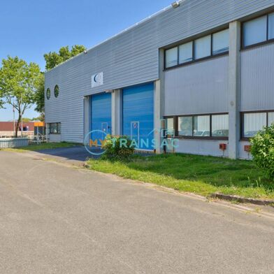 Local industriel  8132 €
