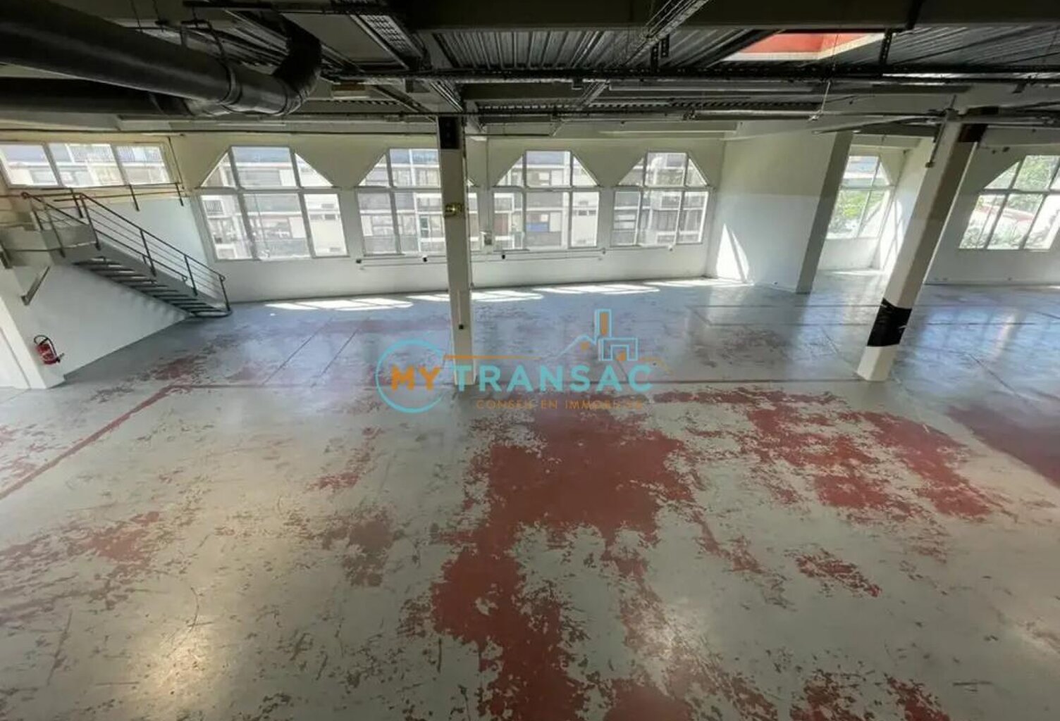 A LOUER 854m² d'activité et de bureaux — photo 1
