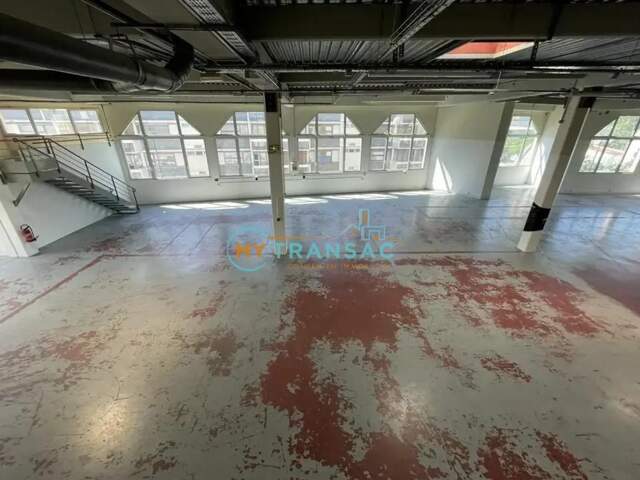 A LOUER 854m² d'activité et de bureaux — photo du bien