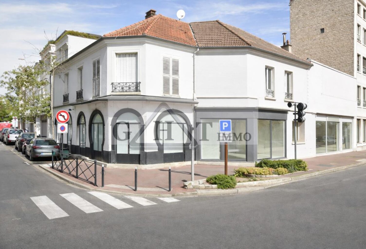 A LOUER LOCAL COMMERCIAL SAINT MAUR DES FOSSES — photo 1