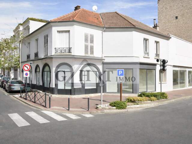 A LOUER LOCAL COMMERCIAL SAINT MAUR DES FOSSES — photo du bien