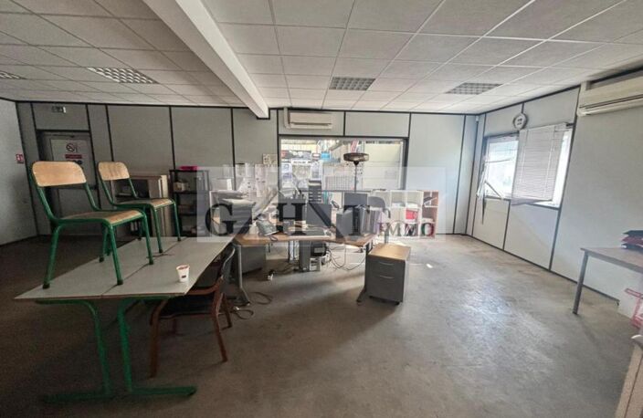 Entrepôt Bureaux A louer — photo 3