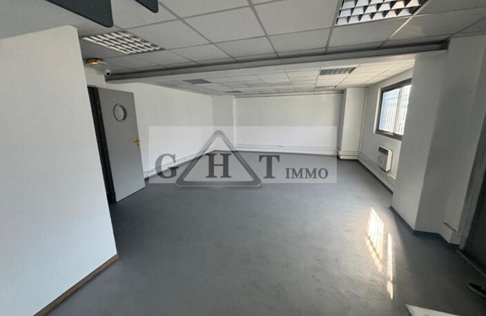 Entrepôt Bureaux A louer — photo 3