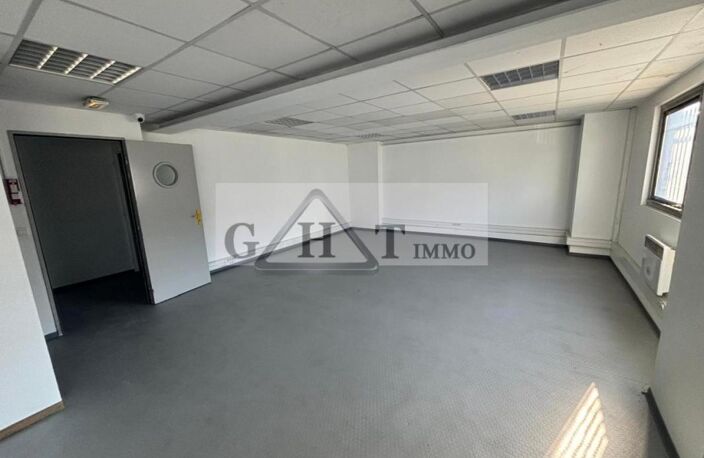 Entrepôt Bureaux A louer — photo 5