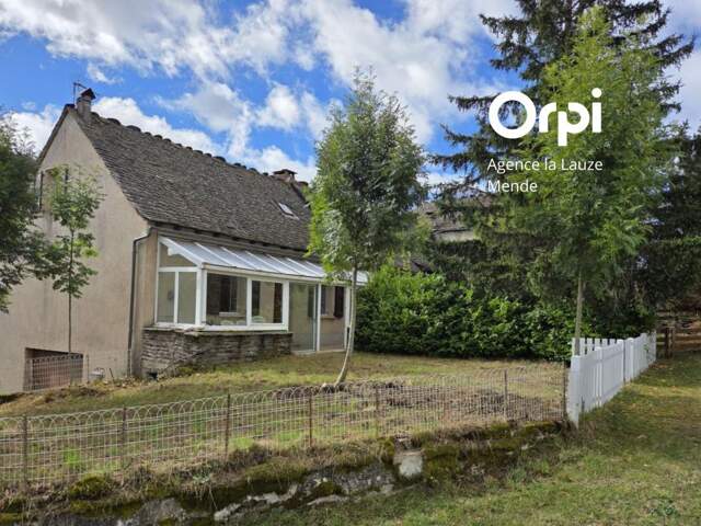 Maison sur 3 niveaux avec grand sous-sol de 60 m² – à rénover — photo du bien