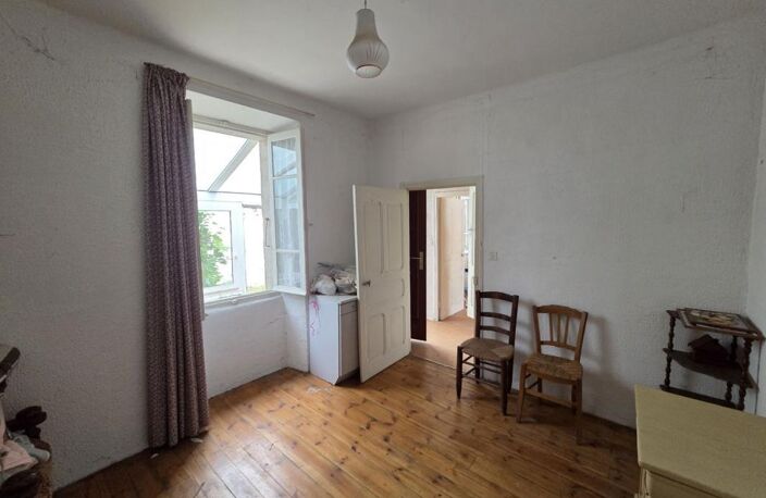 Maison sur 3 niveaux avec grand sous-sol de 60 m² – à rénover — photo 2