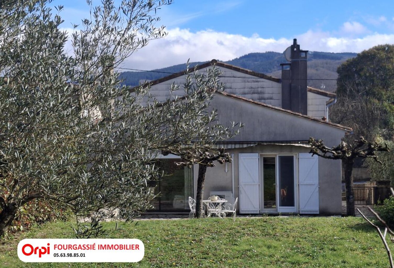 MAZAMET ENSEMBLE IMMOBILIER MAISON AVEC 600 M² DE DEPENDANCES — photo 1