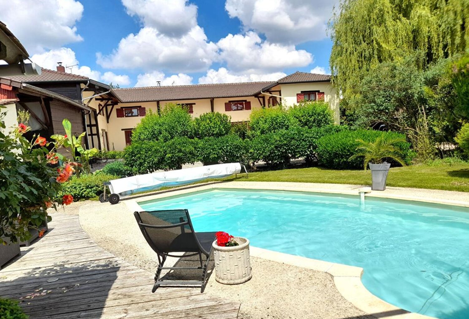 Superbe Maison de Village, Villa ou Propriété de Charme de 239 m² Entièrement Rénovée, avec sa Piscine chauffée, Poolhouse, Garage, Terrain de Pétanque, Dépendances et Terrain Clos et Arboré de 2874 m² — photo 1