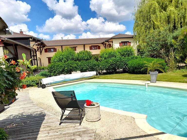 Superbe Maison de Village, Villa ou Propriété de Charme de 239 m² Entièrement Rénovée, avec sa Piscine chauffée, Poolhouse, Garage, Terrain de Pétanque, Dépendances et Terrain Clos et Arboré de 2874 m² — photo 1