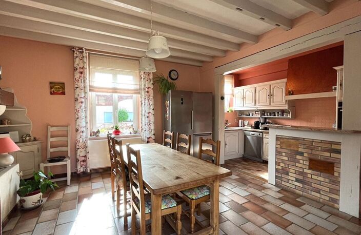 Superbe Maison de Village, Villa ou Propriété de Charme de 239 m² Entièrement Rénovée, avec sa Piscine chauffée, Poolhouse, Garage, Terrain de Pétanque, Dépendances et Terrain Clos et Arboré de 2874 m² — photo 3