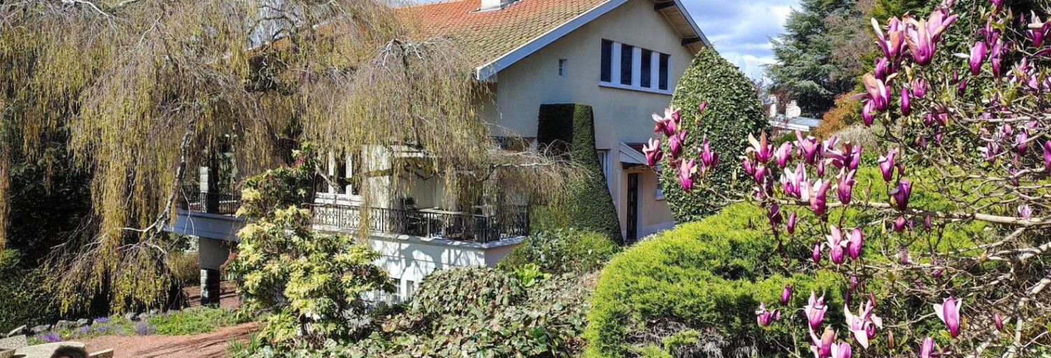 Maison 8 Pièces 223 m² à vendre à Thizy-les-Bourgs (69240)