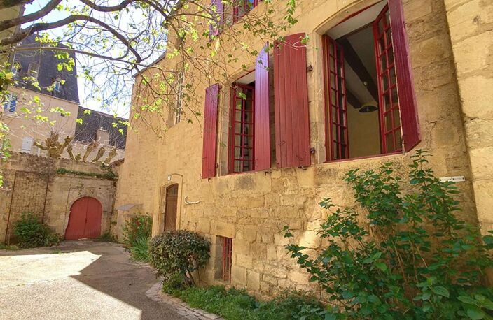 Bâtiment composant de 4 appartement au centre de Sarlat-la-Canéda — photo 2