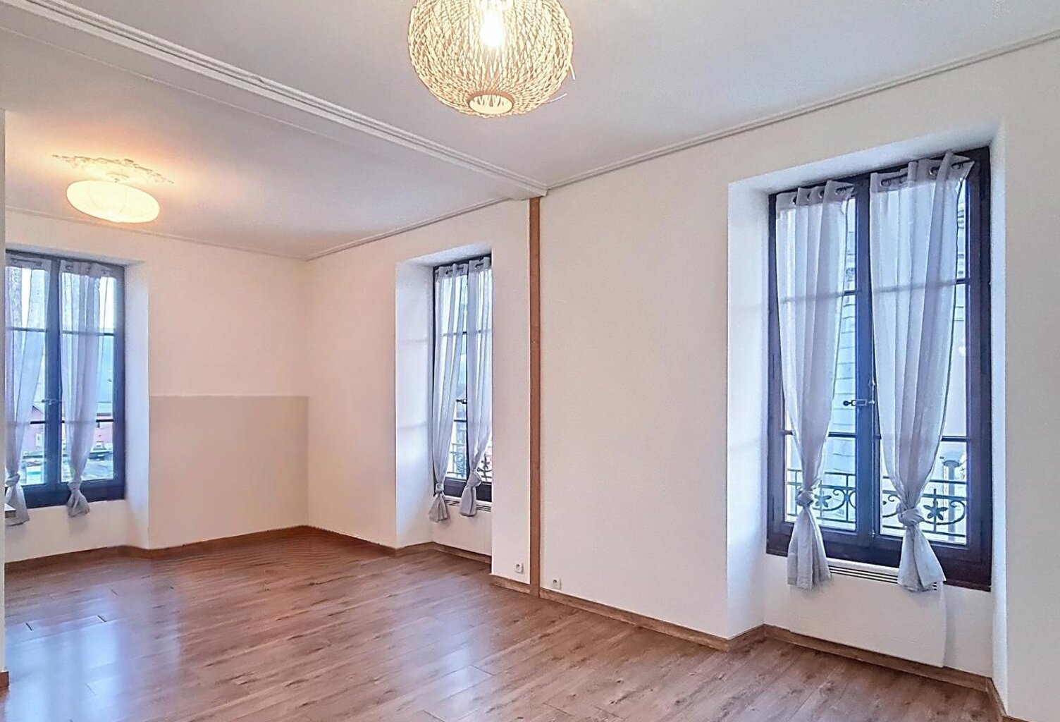 Lumineux T3 67M2 vendu loué au cœur de Taninges — photo 1