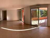 MONTPELLIER OUEST Quartier Grand M Clinique Saint-Roch T4 traversant avec vastes terrasses, un garage et une place de parking — photo 3