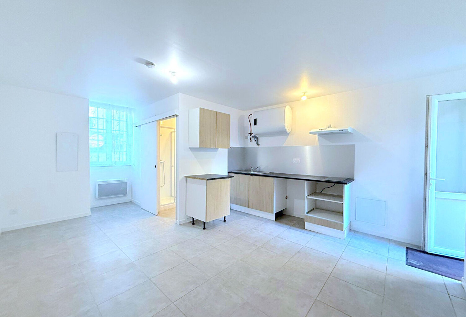 A LOUER APPARTEMENT DE TYPE 1 - MONTGUYON CENTRE — photo 1