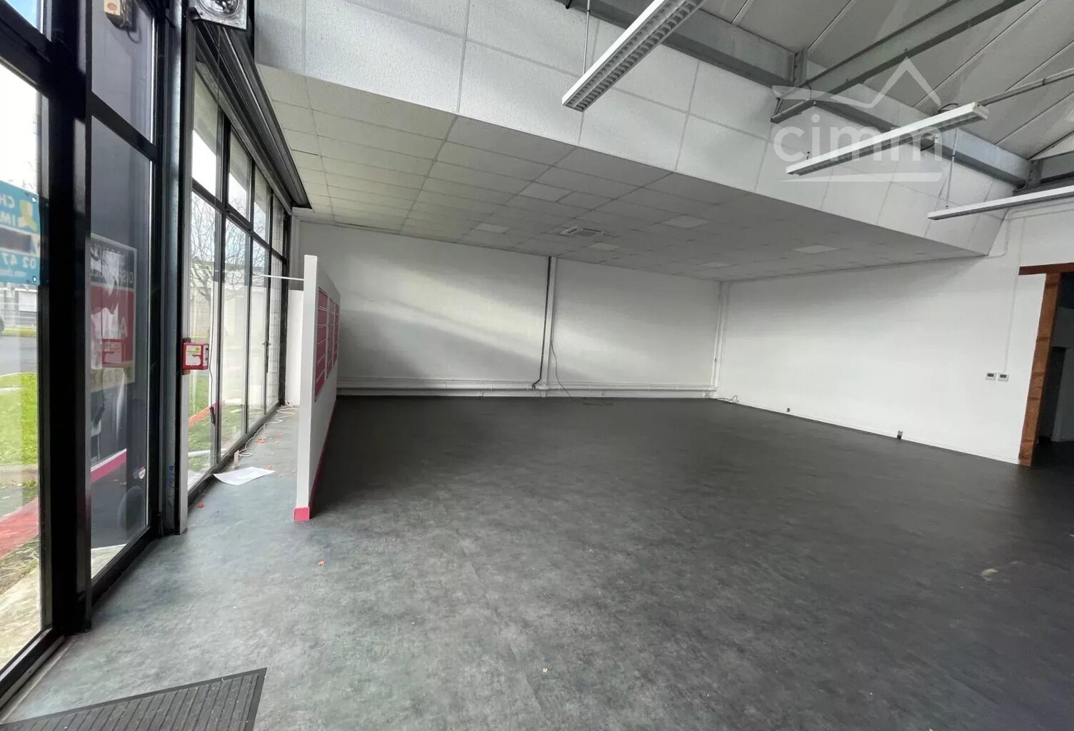 Local commercial — photo 1