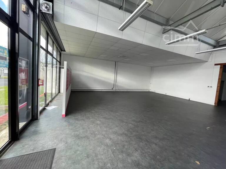 Local commercial — photo 1