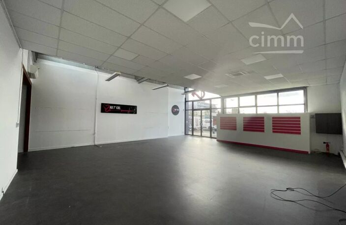 Local commercial — photo 2