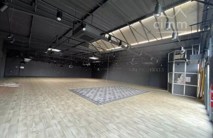Local commercial — photo 2