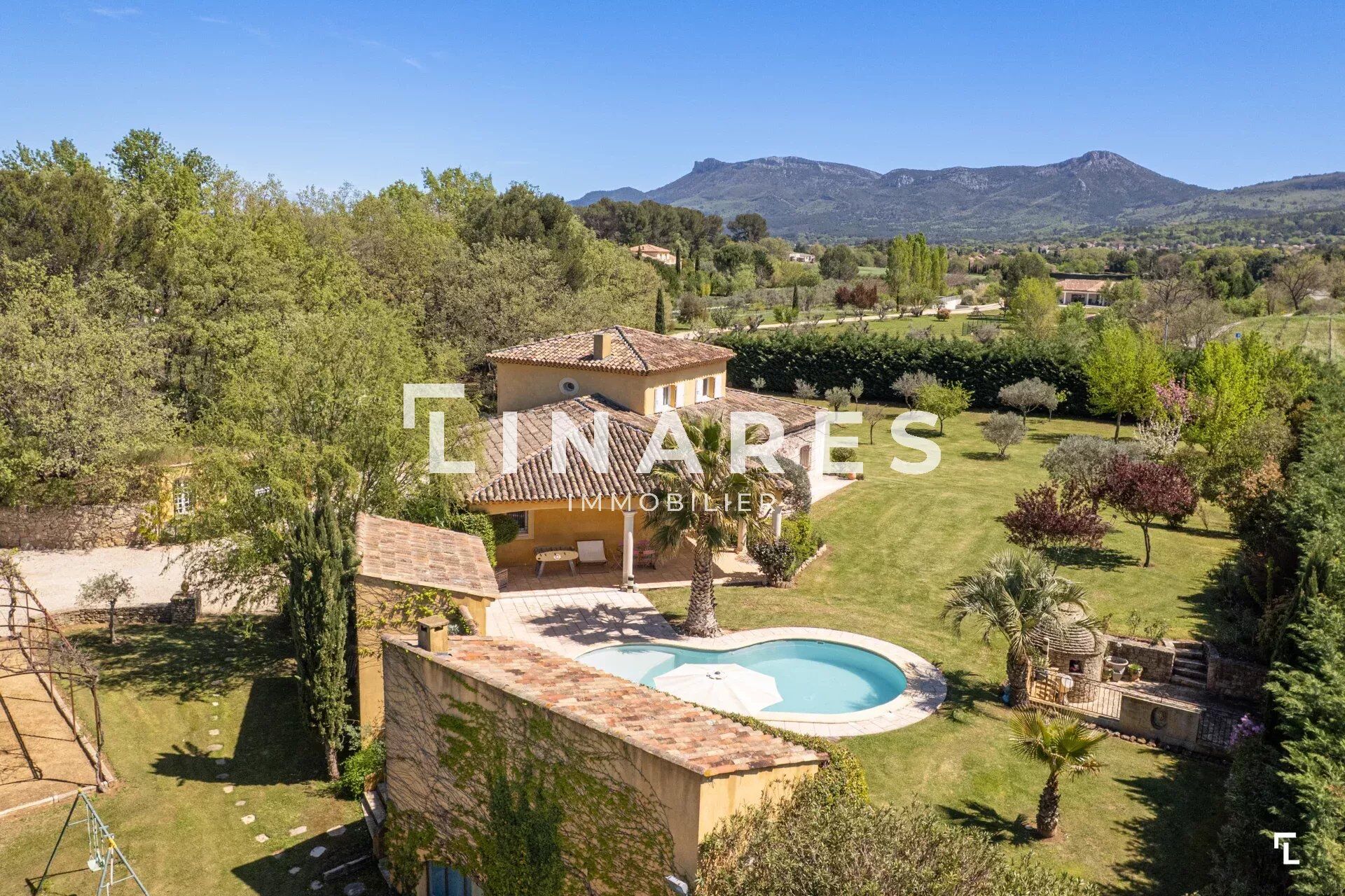 Propri&eacute;t&eacute;  T9 à vendre Aix-en-Provence 13100