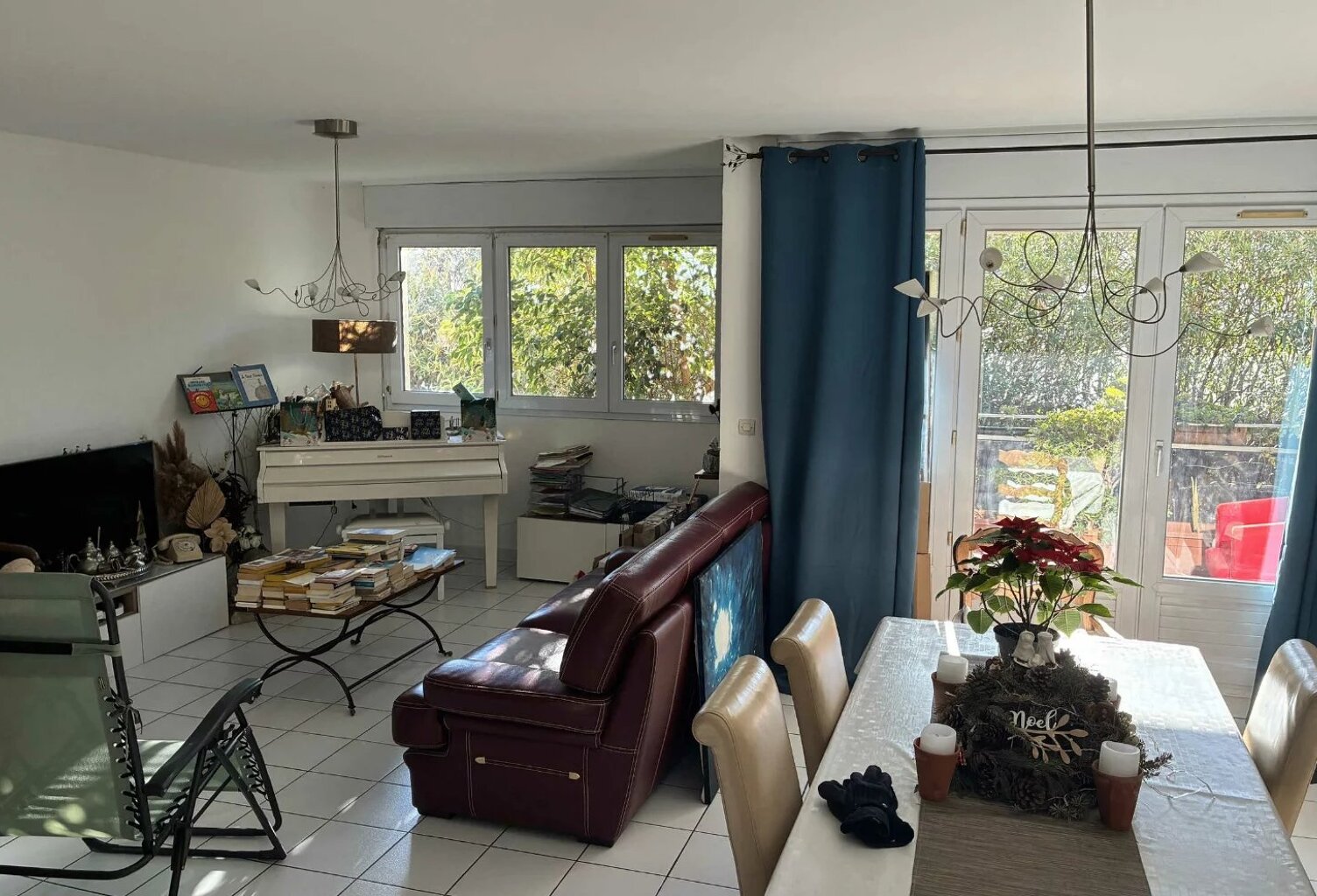 Grande maison de ville avec extérieur — photo 1