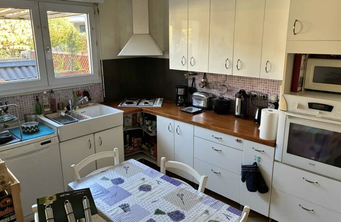 Grande maison de ville avec extérieur — photo 2