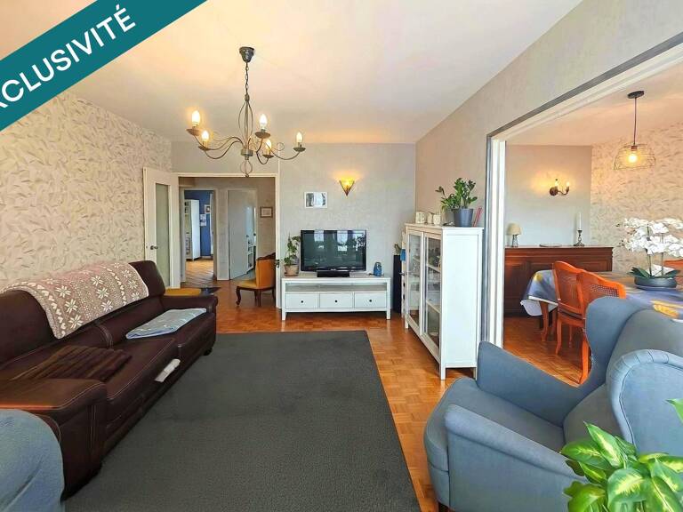 Grand appartement T4 avec belle vue dégagée sur la ville et balcon ! — photo 1