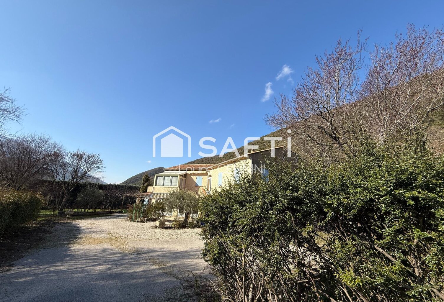 Maison de belle facture sur 12 500 m² de terrain — photo 1