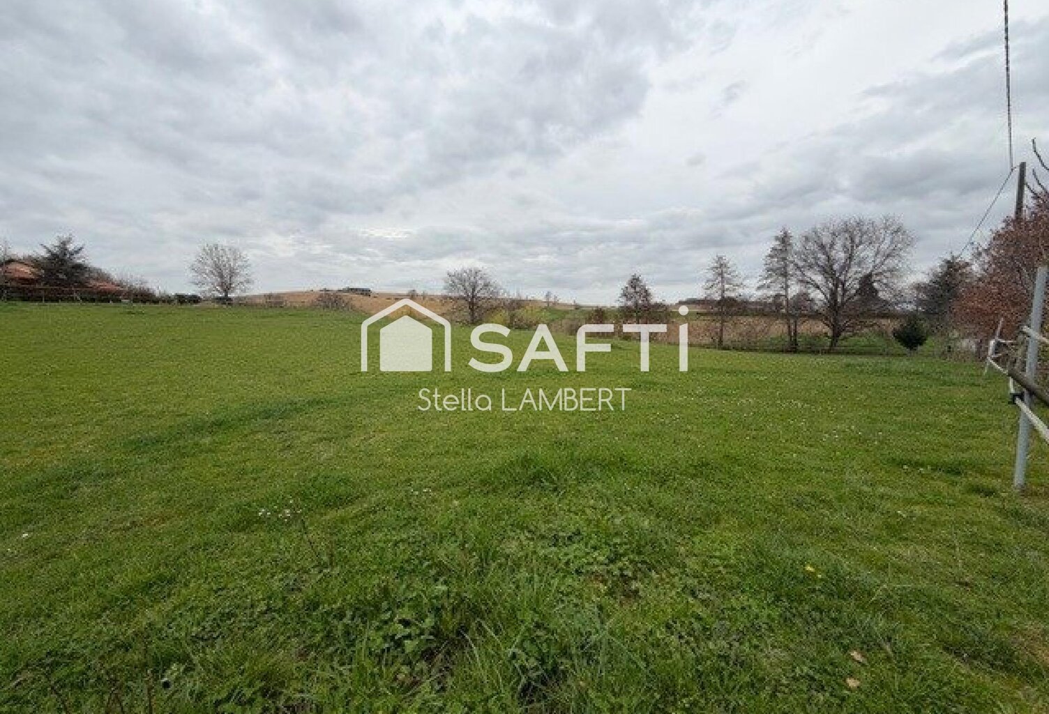 Magnifique terrain de 1 230 m² — photo 1
