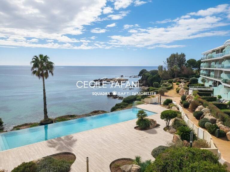 Superbe appartement de 70 m² avec vaste terrasse, vue mer, les pieds dans l'eau. — photo 1
