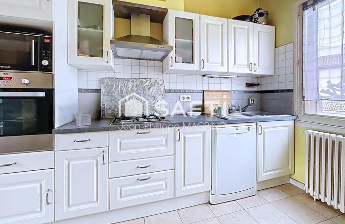 Maison familiale 4 chambres avec jardin et stationnements. — photo 2