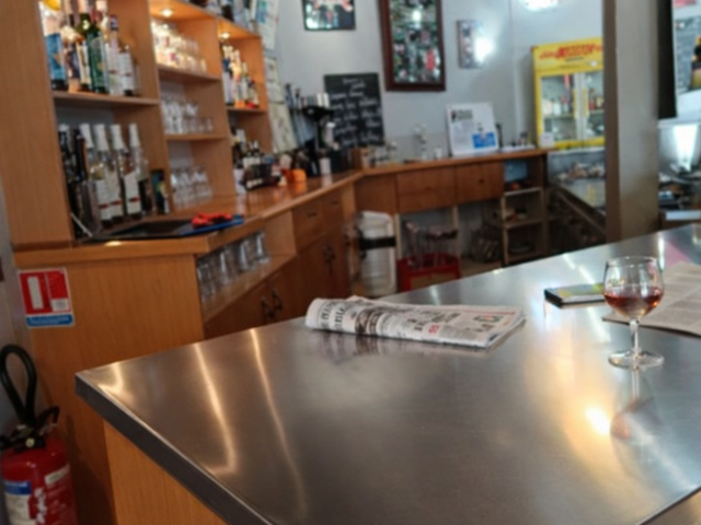 DRÔME SUD - BAR BRASSERIE LICENCE IV  MURS + FONDS   TERRASS — photo du bien