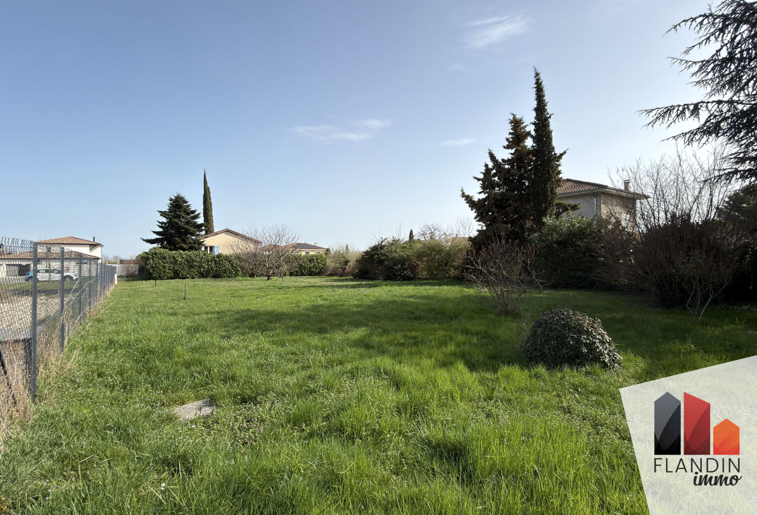 Terrain constructible 743 m2   Vernaison limite Charly   Lib — photo 1