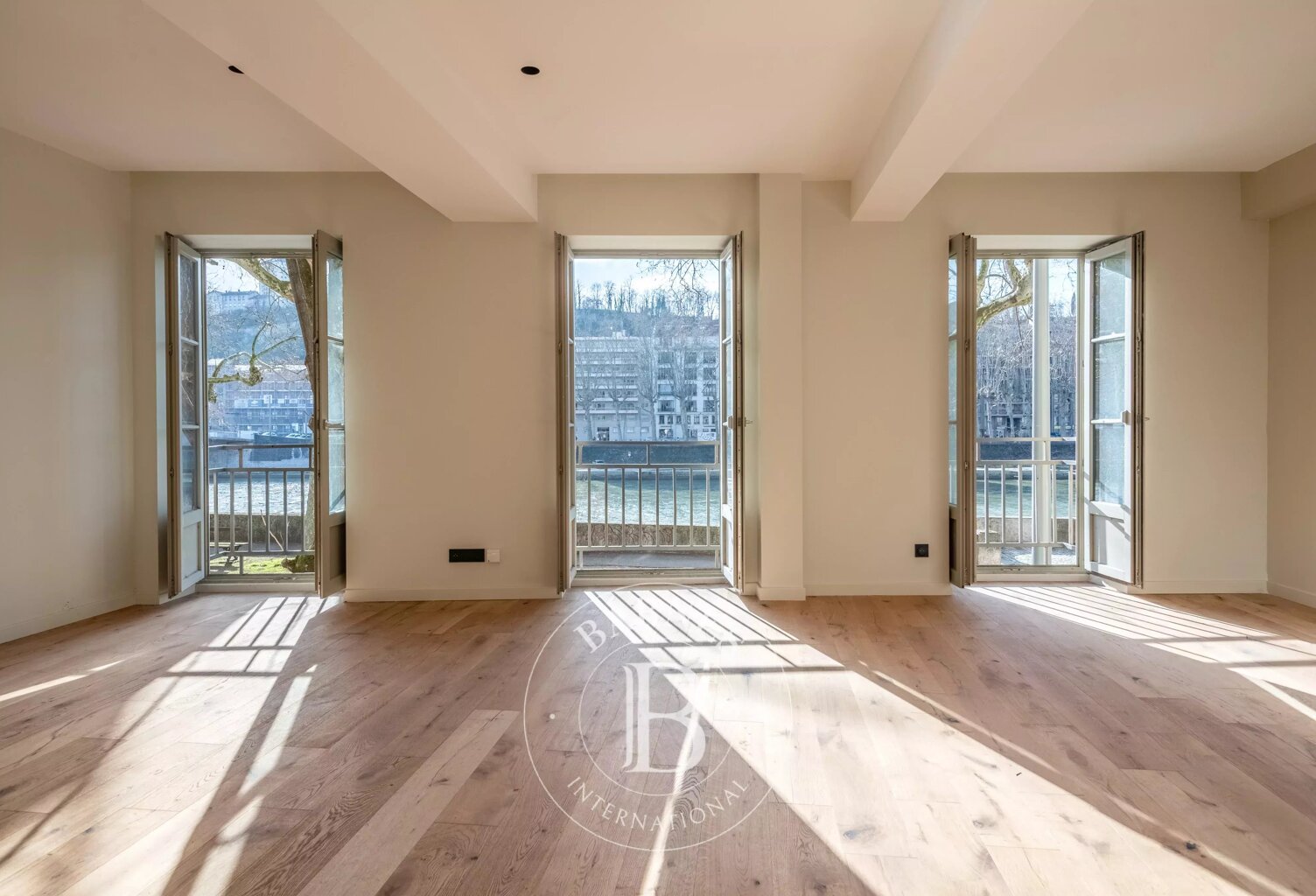 Lyon 1er – Quai Saint-Vincent – Appartement de 98,92 m² - 3 chambres — photo 1